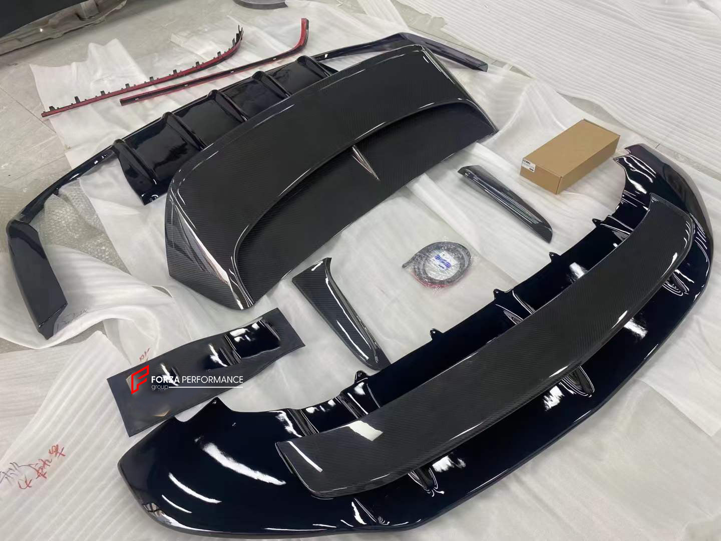 CARBON BODY KIT for BENTLEY BENTAYGA 2020+  Set includes:  Front Lip Side Skirts Rear Diffuser Spoiler