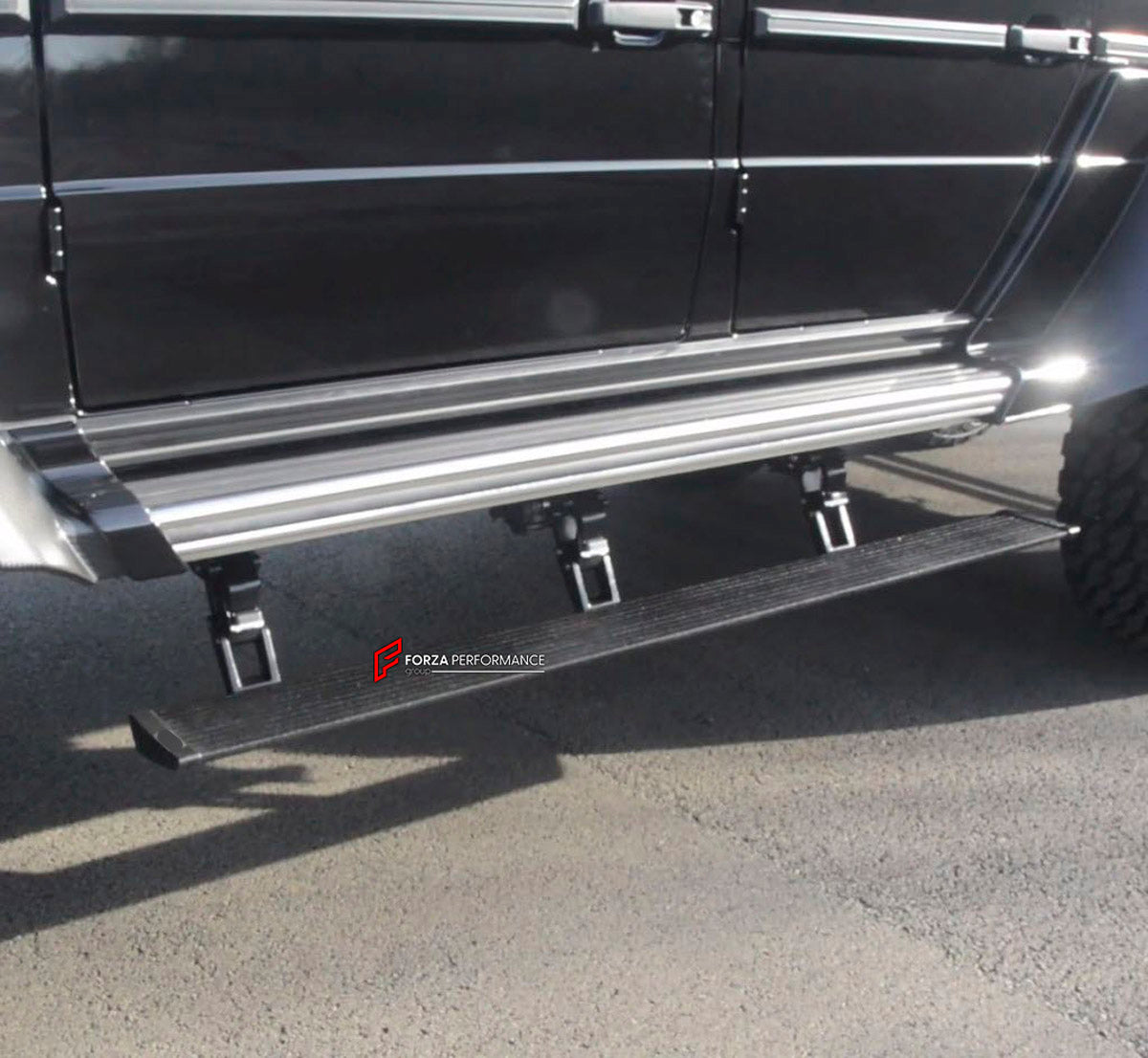 ELECTRIC SIDE STEPS for Mercedes Benz G Class G63 AMG 6x6 2012 - 2015
Set includes:

Side Step Bars
Electric Motors With Brackets
Fixing Accessories
Wires With The Control Unit
Material: Aluminium

NOTE: Professional installation is required.