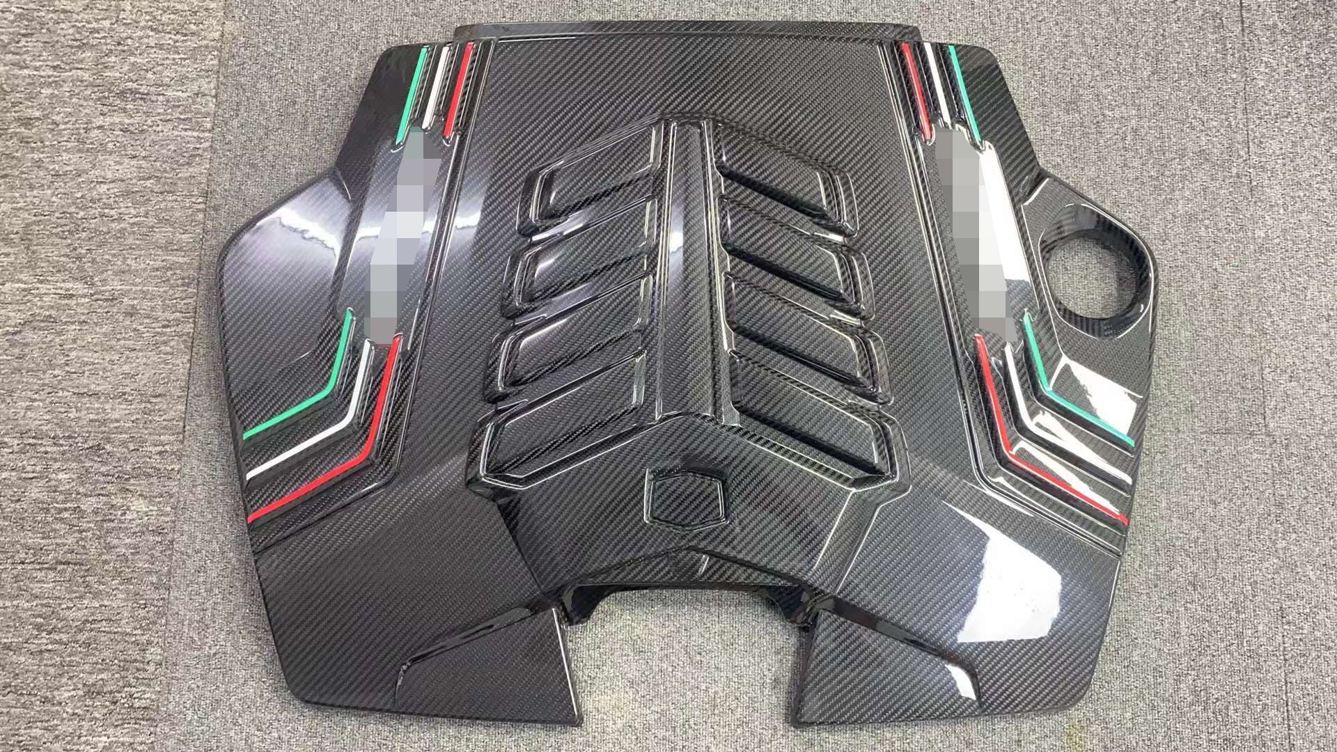 ENGINE COVER FOR LAMBORGHINI URUS 2018+  Material: Dry Carbon Fiber