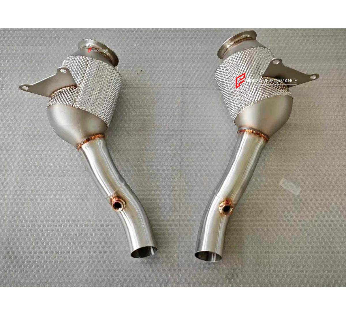 EXHAUST DOWNPIPE for FERRARI 458 4.5 2011 - 2015 FORZA PERFORMANCE Custom Fit

Set includes:

Catted or Catless Downpipe
Material: Stainless Steel

Production time: 10-15 days