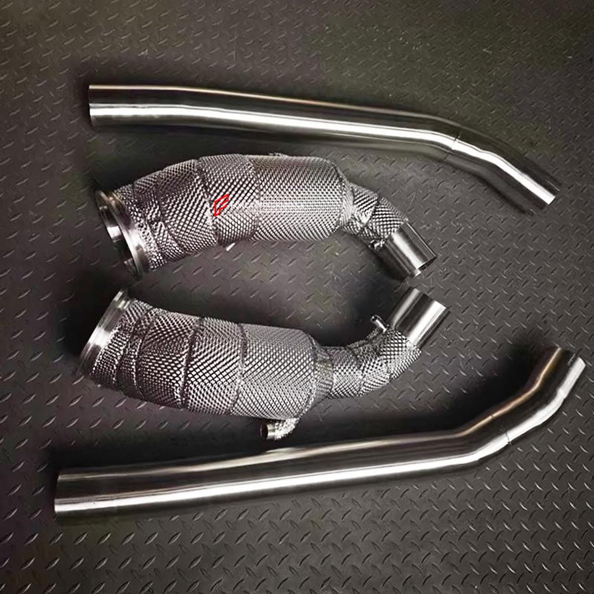 CATLESS / CATTED DOWNPIPE (100, 200, 300 CELLS) for FERRARI PUROSANGUE V12 6.5 2022+

Set includes:

Catted/Catless Downpipes with Heatshield
Connecting Pipes
Material: Stainless Steel

Production time: 10-15 days