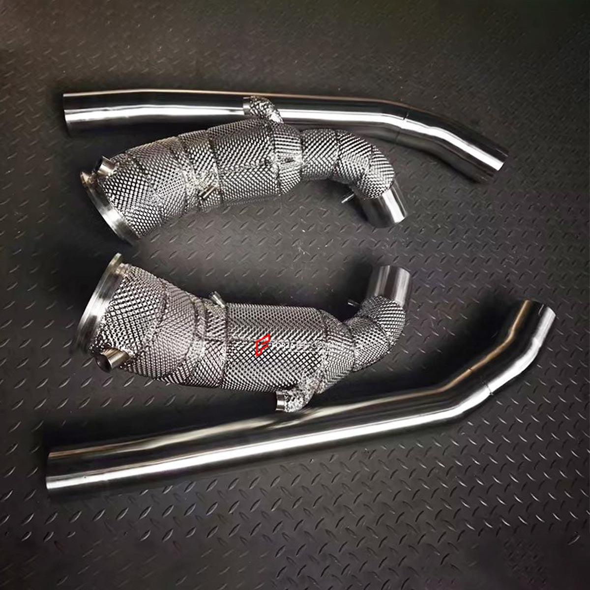 CATLESS / CATTED DOWNPIPE (100, 200, 300 CELLS) for FERRARI PUROSANGUE V12 6.5 2022+

Set includes:

Catted/Catless Downpipes with Heatshield
Connecting Pipes
Material: Stainless Steel

Production time: 10-15 days