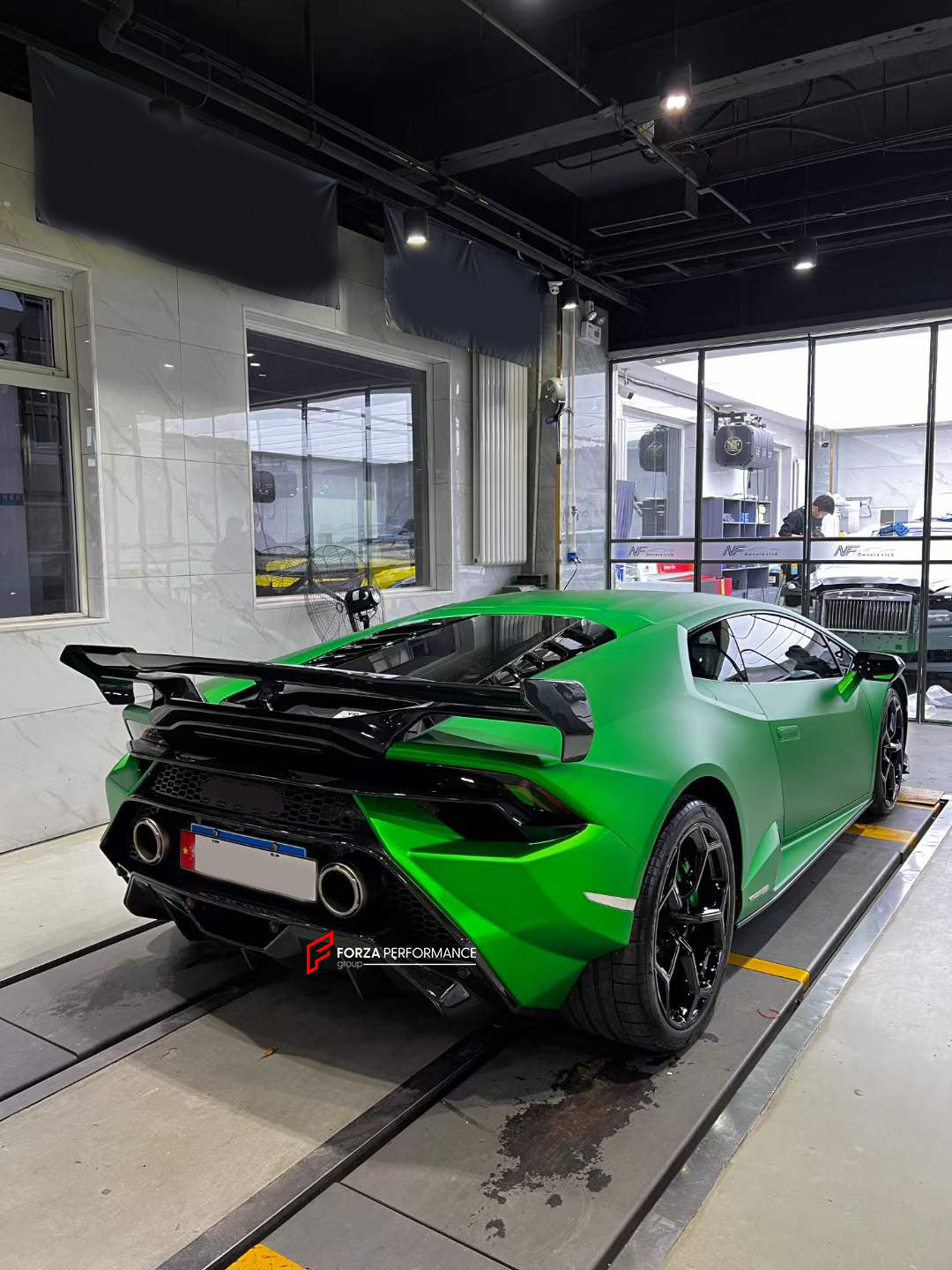 Dry Carbon Fiber Rear Engine Cover RWD Style for Lamborghini Huracan EVO 2019+
