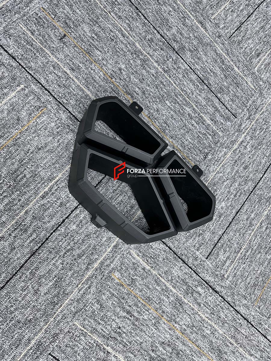 CARBON BODY KIT for LAMBORGHINI URUS S PERFORMANTE

Set includes:

Front Bumper 
Hood
Side Fenders
Side Skirts
Roof Spoiler
Rear Spoiler
Rear Bumper
Exhaust Tips
Exhaust System

Material: Carbon Fiber

Note: Professional installation is required.
