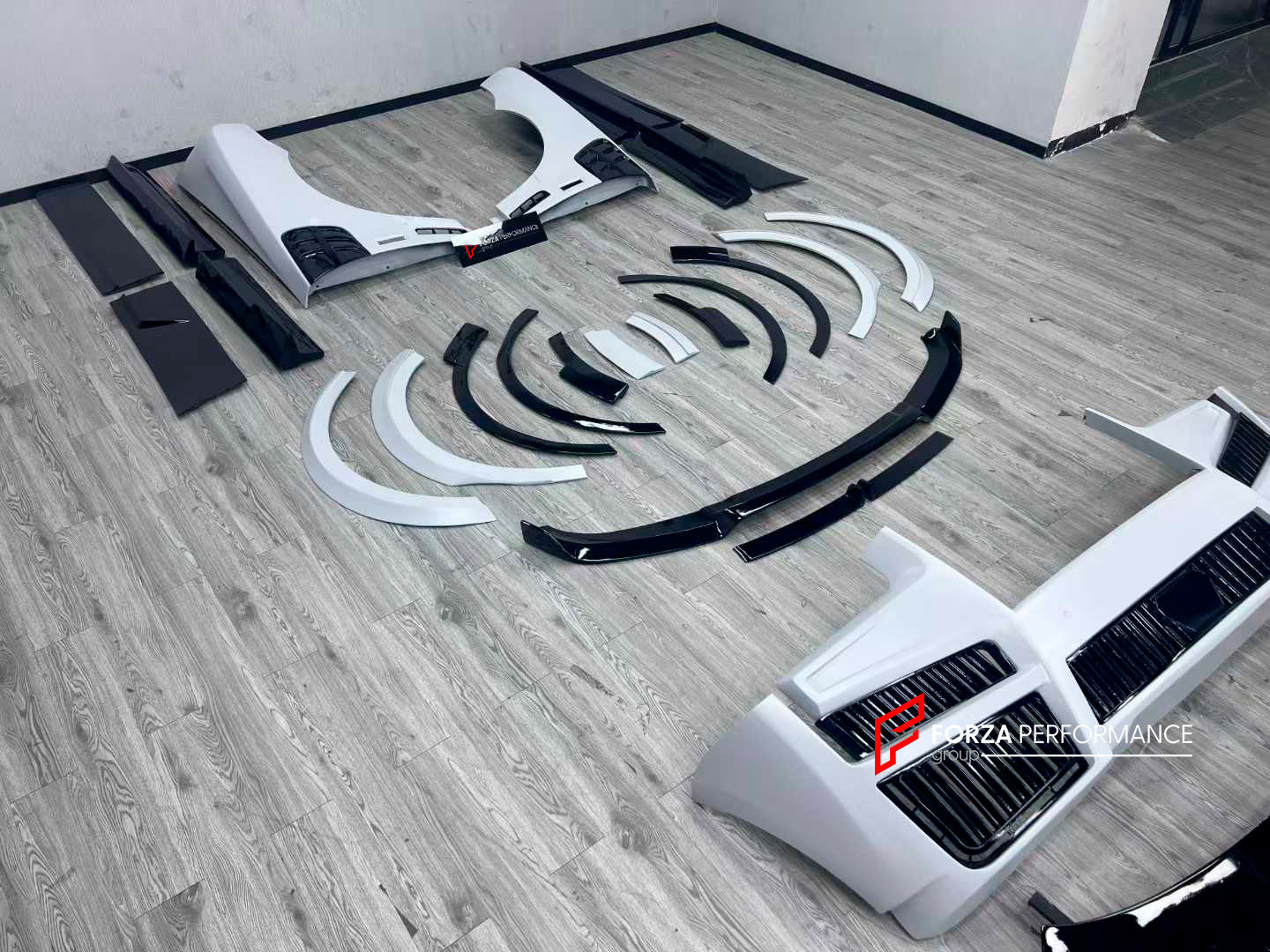 BODY KIT for ROLLS-ROYCE CULLINAN 2 2024+



Set includes:

Front Lip
Front Bumper
Front Bumper Meshes

Hood / Bonnet
Front Fenders
Fenders Flares
Side Skirts
Material: Plastic
