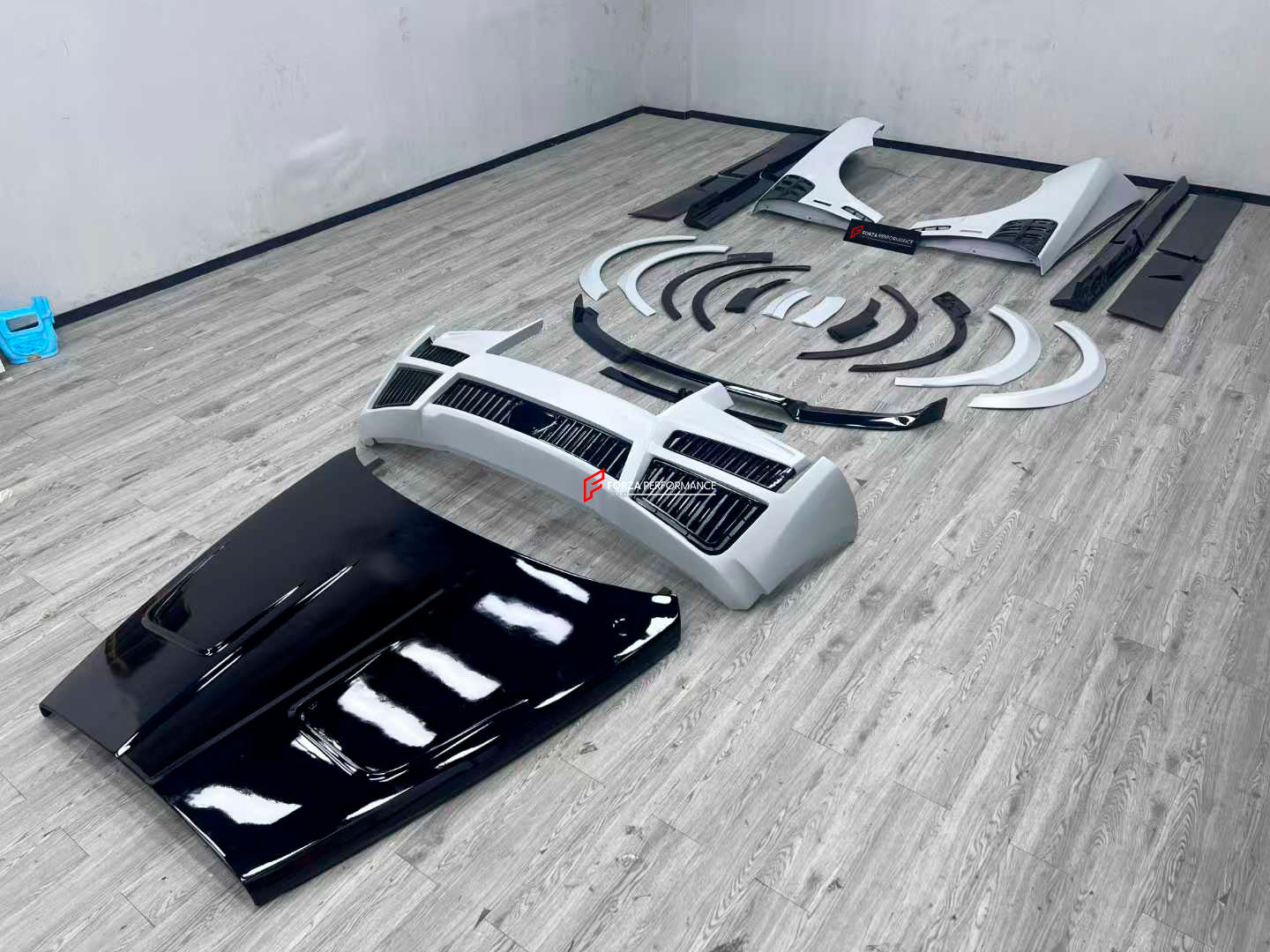 BODY KIT for ROLLS-ROYCE CULLINAN 2 2024+



Set includes:

Front Lip
Front Bumper
Front Bumper Meshes

Hood / Bonnet
Front Fenders
Fenders Flares
Side Skirts
Material: Plastic
