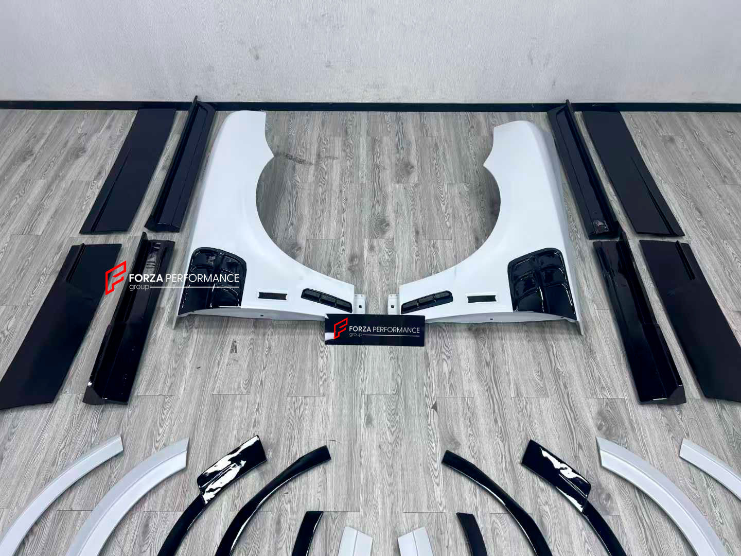 BODY KIT for ROLLS-ROYCE CULLINAN 2 2024+



Set includes:

Front Lip
Front Bumper
Front Bumper Meshes

Hood / Bonnet
Front Fenders
Fenders Flares
Side Skirts
Material: Plastic
