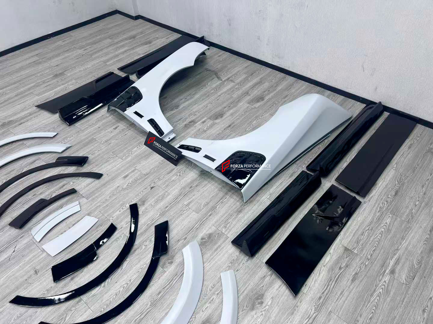 BODY KIT for ROLLS-ROYCE CULLINAN 2 2024+



Set includes:

Front Lip
Front Bumper
Front Bumper Meshes

Hood / Bonnet
Front Fenders
Fenders Flares
Side Skirts
Material: Plastic
