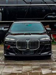 DRY CARBON BODY KIT for BMW 7 SERIES G70 2022+

Set includes:

Front Lip
Front Bumper Trims
Front Bumper Air Vent Covers
Side Mirror Covers
Side Trims
Side Skirts
Roof Spoiler
Rear Spoiler
Rear Diffuser

Material: Dry Carbon