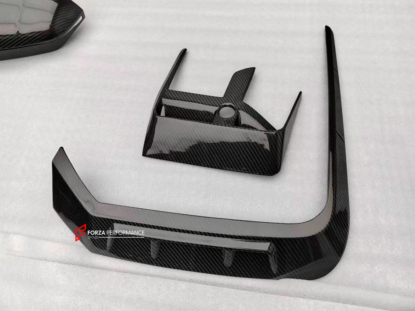 DRY CARBON BODY KIT for BMW 7 SERIES G70 2022+

Set includes:

Front Lip
Front Bumper Trims
Front Bumper Air Vent Covers
Side Mirror Covers
Side Trims
Side Skirts
Roof Spoiler
Rear Spoiler
Rear Diffuser

Material: Dry Carbon