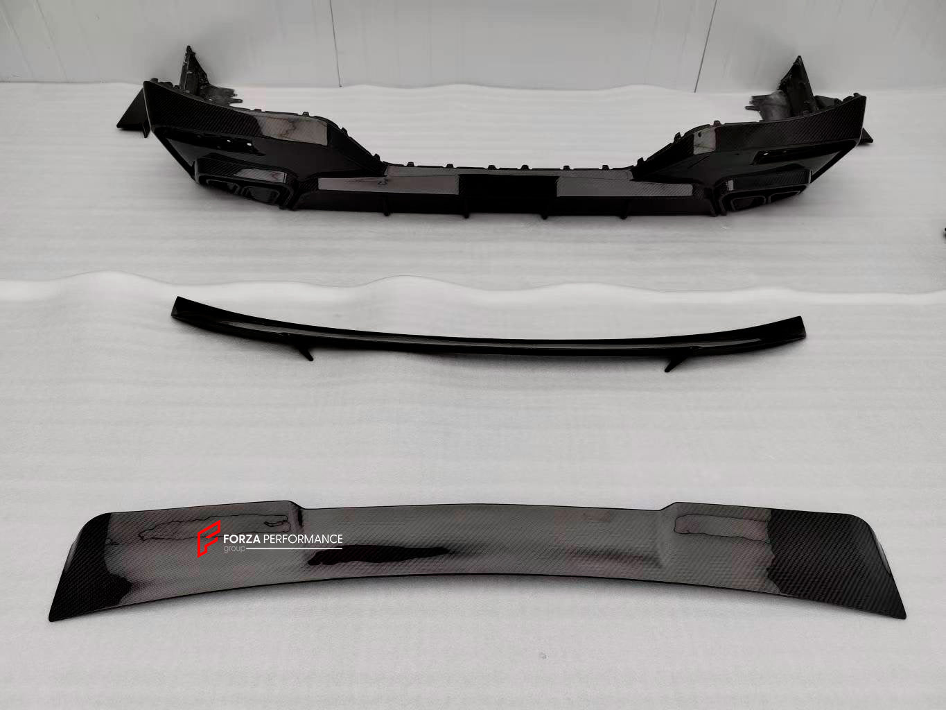DRY CARBON BODY KIT for BMW 7 SERIES G70 2022+

Set includes:

Front Lip
Front Bumper Trims
Front Bumper Air Vent Covers
Side Mirror Covers
Side Trims
Side Skirts
Roof Spoiler
Rear Spoiler
Rear Diffuser

Material: Dry Carbon