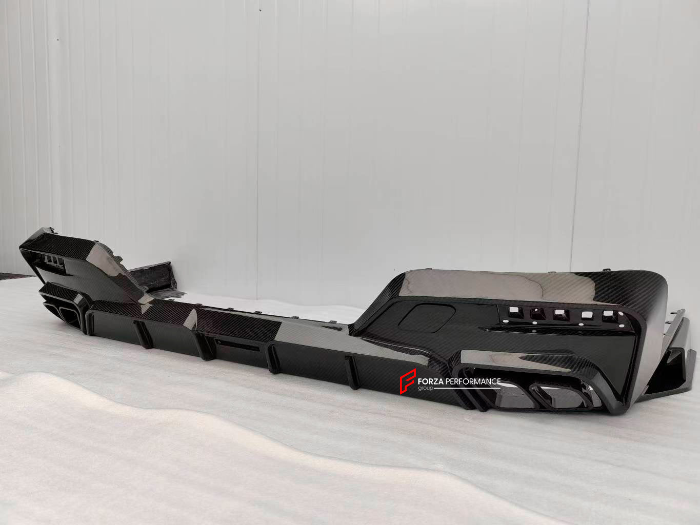 DRY CARBON BODY KIT for BMW 7 SERIES G70 2022+

Set includes:

Front Lip
Front Bumper Trims
Front Bumper Air Vent Covers
Side Mirror Covers
Side Trims
Side Skirts
Roof Spoiler
Rear Spoiler
Rear Diffuser

Material: Dry Carbon