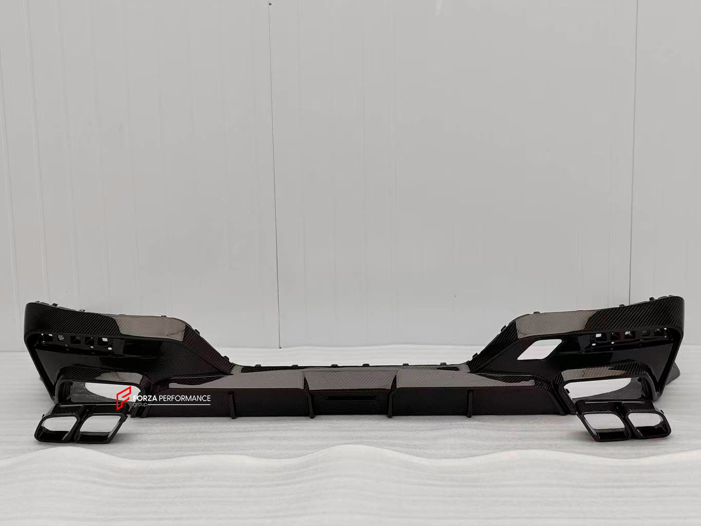 DRY CARBON BODY KIT for BMW 7 SERIES G70 2022+

Set includes:

Front Lip
Front Bumper Trims
Front Bumper Air Vent Covers
Side Mirror Covers
Side Trims
Side Skirts
Roof Spoiler
Rear Spoiler
Rear Diffuser

Material: Dry Carbon