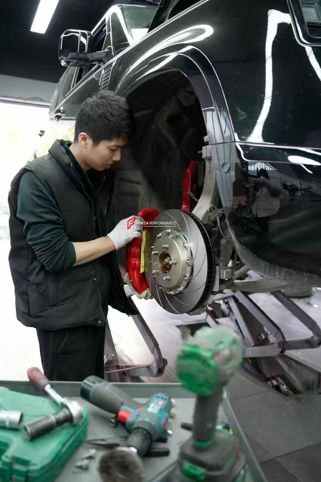 We manufacture premium quality carbon ceramic brakes discs rotors for LAND ROVER DEFENDER 110 P400 L663 2019+ in any size

Specification:

Authentic AP Racing CP8520 6 Pot Front Brake Calipers
Front disc: 390 mm, thickness 36 mm


Includes: brake disсs / rotors, brake pads, brackets for calipers, hoses.

BRAKE DISCS ROTORS CAN BE MADE FOR YOUR CAR IN ANY SIZE AND UPGRADED FROM IRON / STEEL DISCS TO CARBON CERAMIC

PLEASE INCLUDE YOUR CAR VIN, MODEL, YEAR AND WHEELS SIZE.

Note: Professional installation req