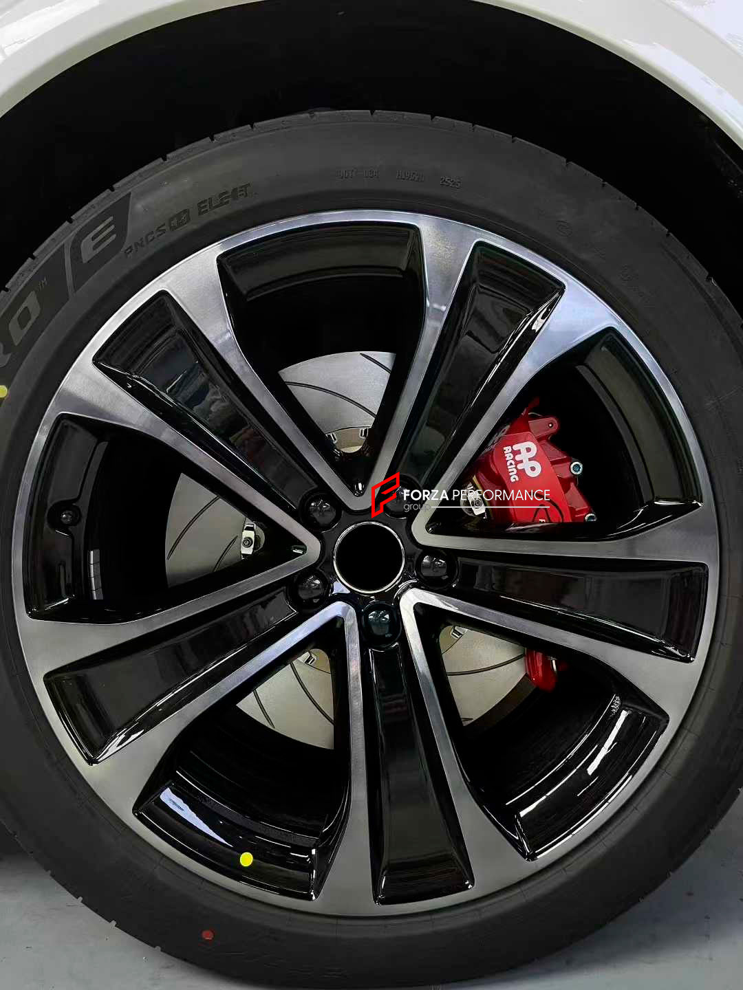FRONT BIG BRAKE KIT BBK for AITO M8 2025+

Forza Performance Group offers various types of big brake kits, all types of aftermarket brake calipers, as well as genuine original brands of all types, such as AP Racing, Brembo, Akebono, AMG, M Performance, Audi, Porsche, Lamborghini, Toyota TRD, etc.

Current set includes:

2x Authentic AP Racing CP9560 6 Pot Front Brake Calipers

2x Front Brake Discs 390 mm

2x Brake Caliper Adapters
2x Brake Pads


PLEASE INCLUDE YOUR VIN, MODEL AND YEAR WHEN PURCHASING.