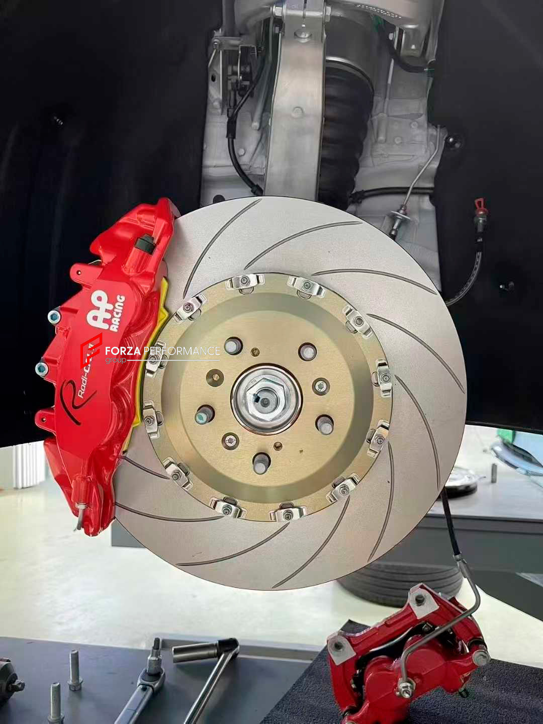 FRONT BIG BRAKE KIT BBK for AITO M8 2025+

Forza Performance Group offers various types of big brake kits, all types of aftermarket brake calipers, as well as genuine original brands of all types, such as AP Racing, Brembo, Akebono, AMG, M Performance, Audi, Porsche, Lamborghini, Toyota TRD, etc.

Current set includes:

2x Authentic AP Racing CP9560 6 Pot Front Brake Calipers

2x Front Brake Discs 390 mm

2x Brake Caliper Adapters
2x Brake Pads


PLEASE INCLUDE YOUR VIN, MODEL AND YEAR WHEN PURCHASING.