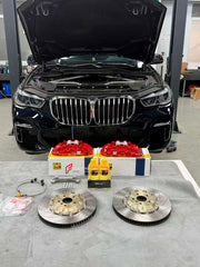 FRONT BIG BRAKE KIT BBK for BMW X5 xDRIVE30Li G05 G18 2018 - 2023

Forza Performance Group offers various types of big brake kits, all types of aftermarket brake calipers, as well as genuine original brands of all types, such as AP Racing, Brembo, Akebono, AMG, M Performance, Audi, Porsche, Lamborghini, Toyota TRD, etc.

Current set includes:

2x Authentic AP Racing CP8520 6 Pot Front Brake Calipers

2x Front Brake Discs 390 mm

2x Brake Caliper Adapters
2x Brake Pads


PLEASE INCLUDE YOUR VIN, MODEL AND YE