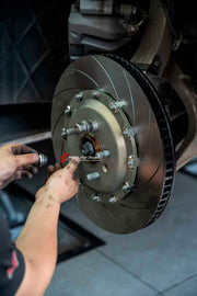 FRONT BIG BRAKE KIT BBK for LIXIANG LI L9 2022+

Forza Performance Group offers various types of big brake kits, all types of aftermarket brake calipers, as well as genuine original brands of all types, such as AP Racing, Brembo, Akebono, AMG, M Performance, Audi, Porsche, Lamborghini, Toyota TRD, etc.

Current set includes:

2x Authentic AP Racing CP8520 6 Pot Front Brake Calipers

2x Front Brake Discs 410 mm

2x Brake Caliper Adapters
2x Brake Pads


PLEASE INCLUDE YOUR VIN, MODEL AND YEAR WHEN PURCHASING