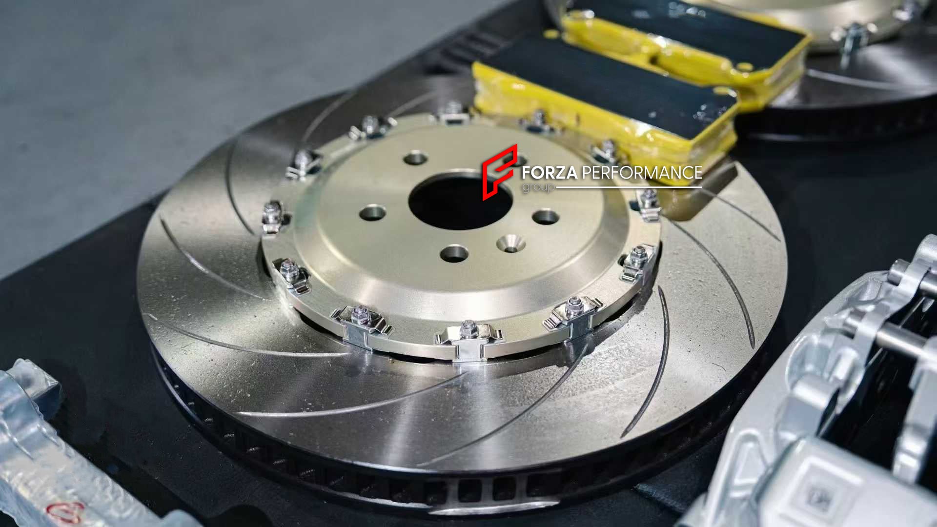 FRONT BIG BRAKE KIT BBK for ZEEKR 009 2022+

Forza Performance Group offers various types of big brake kits, all types of aftermarket brake calipers, as well as genuine original brands of all types, such as AP Racing, Brembo, Akebono, AMG, M Performance, Audi, Porsche, Lamborghini, Toyota TRD, etc.

Current set includes:

2x Authentic AP Racing CP9561 6 Pot Front Brake Calipers

2x Front Brake Discs 390 mm

2x Brake Caliper Adapters
2x Brake Pads


PLEASE INCLUDE YOUR VIN, MODEL AND YEAR WHEN PURCHASING.