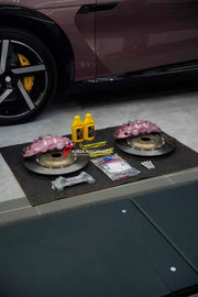 FRONT BIG BRAKE KIT for XIAOMI YU7 2025+

Forza Performance Group offers various types of big brake kits, all types of aftermarket brake calipers, as well as genuine original brands of all types, such as AP Racing, Brembo, Akebono, AMG, M Performance, Audi, Porsche, Lamborghini, Toyota TRD, etc.

Current set includes:

2x Authentic AP Racing CP8521 6 Pot Front Brake Calipers
2x Front Brake Discs 410 mm

2x Brake Caliper Adapters
2x Brake Pads

PLEASE INCLUDE YOUR VIN, MODEL AND YEAR WHEN PURCHASING.