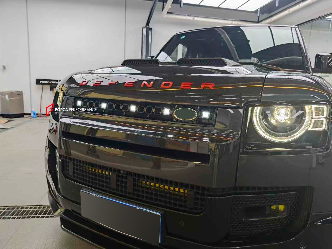 FRONT GRILLE for LAND ROVER DEFENDER L663 2019+

Set includes:

Front Grille&nbsp;

Material: Plastic

Note: Professional installation is required
