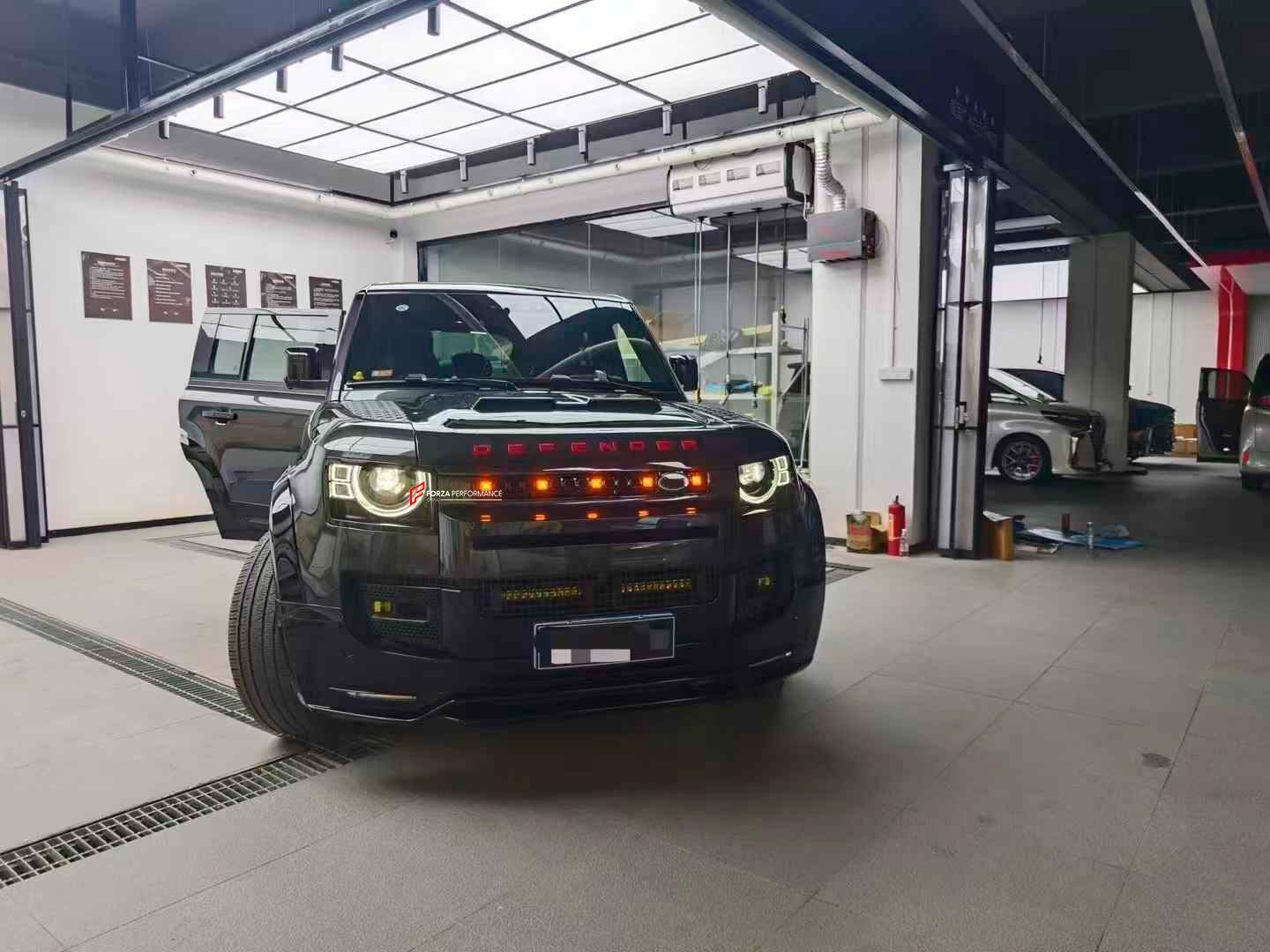 FRONT GRILLE for LAND ROVER DEFENDER L663 2019+

Set includes:

Front Grille&nbsp;

Material: Plastic

Note: Professional installation is required