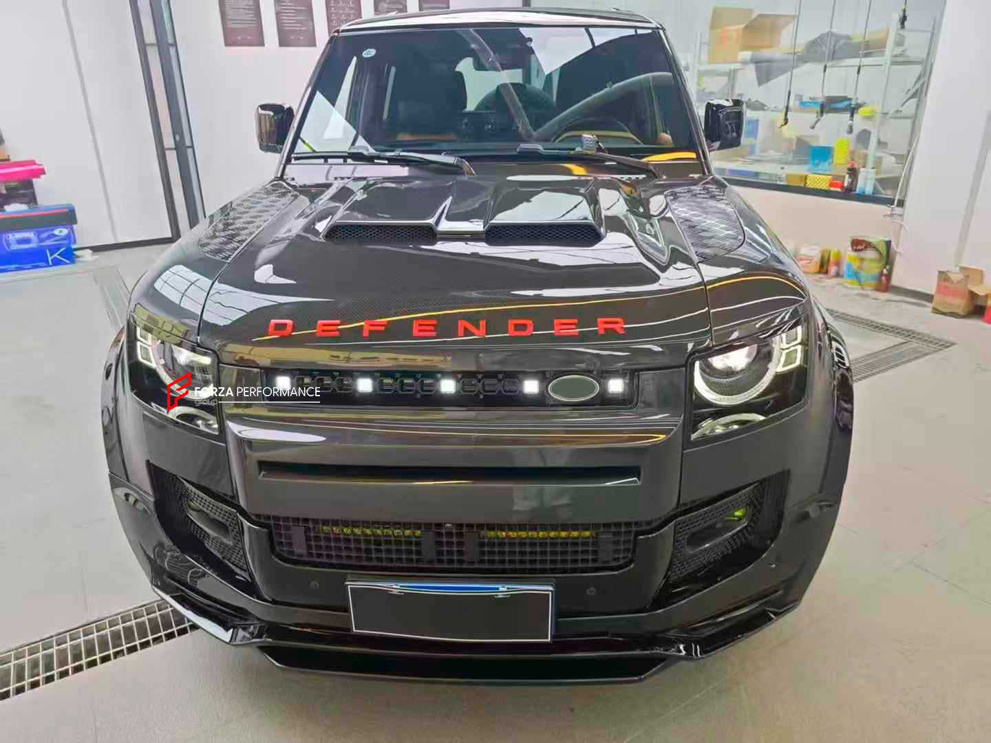 FRONT GRILLE for LAND ROVER DEFENDER L663 2019+

Set includes:

Front Grille&nbsp;

Material: Plastic

Note: Professional installation is required