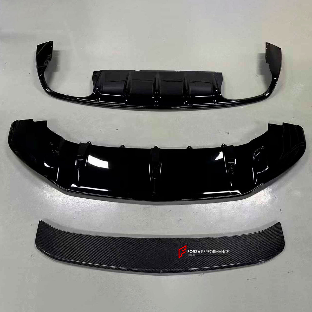 CARBON BODY KIT for BENTLEY BENTAYGA FACELIFT 2020+

Set includes:

Front Lip
Side Skirts
Roof Spoiler
Rear Diffuser
Material: Dry Carbon + Plastic

Note: Professional installation is required.