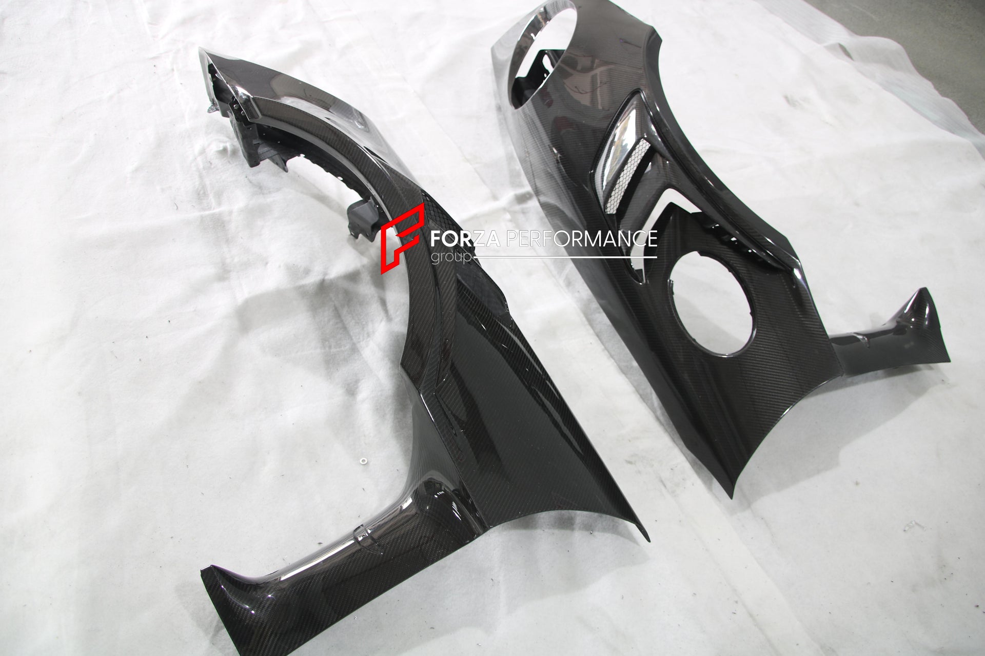 FULL CARBON SHELL REPLACEMENT PARTS for PORSCHE 911 992.1 GT3 RS 2019 - 2025
Set includes:

Front Lip
Front Bumper
Hood Bonnet
Front Fenders
Side Skirts
Doors
Quarter Panel
Engine Lid
Rear Duck Spoiler
Rear Bumper
Rear Diffuser
Rear Wing Spoiler
Material: Dry Carbon

NOTE: Professional installation is required.