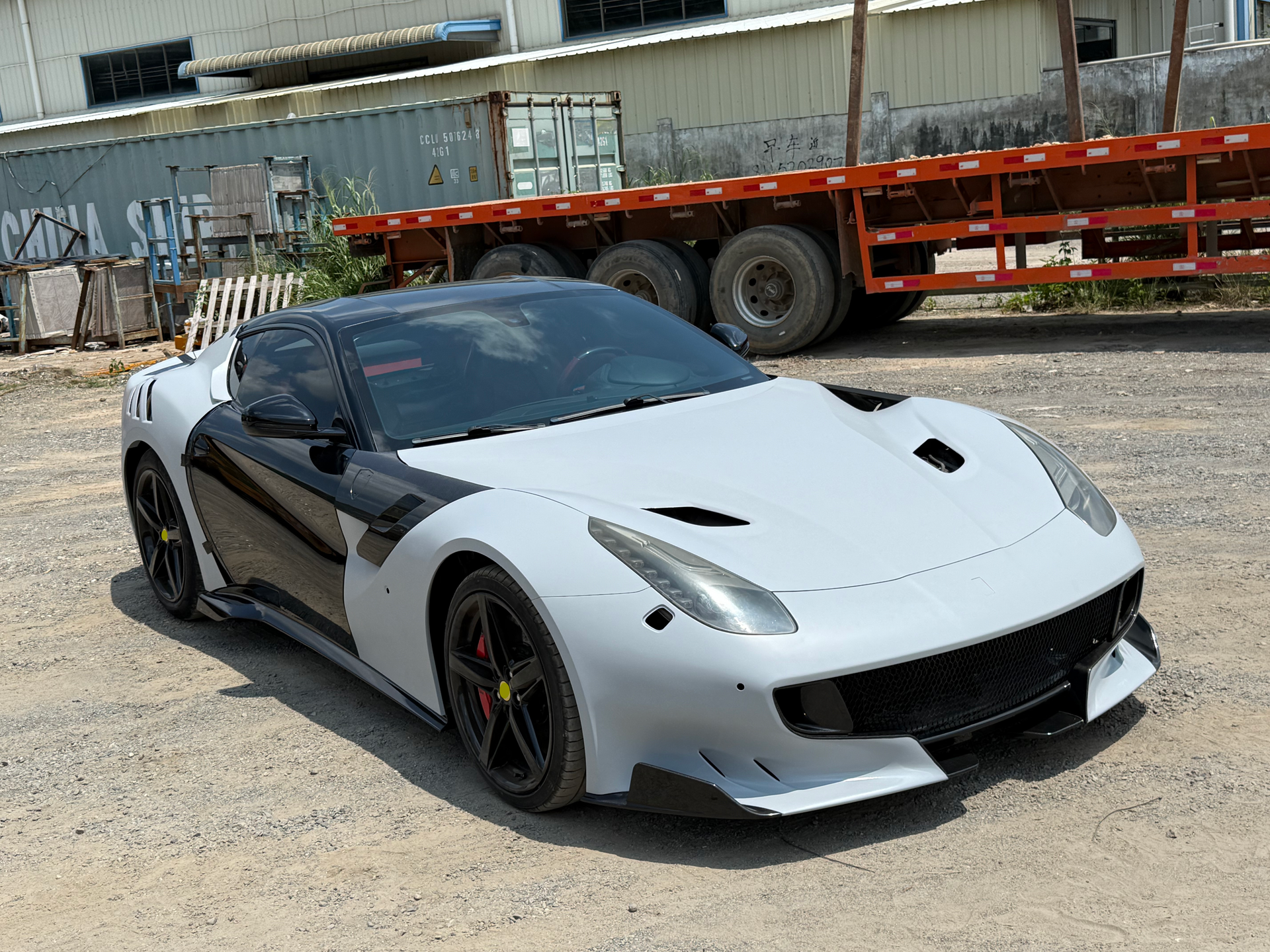 CONVERSION FULL DRY CARBON BODY KIT FOR FERRARI F12 TDR 2015-2017
