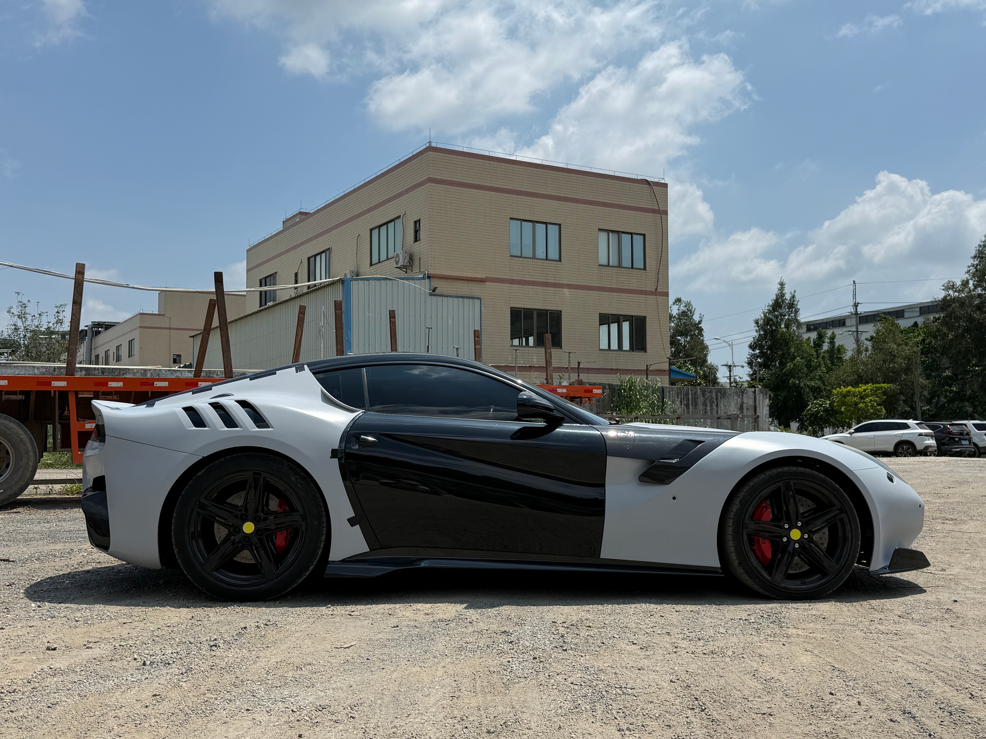 CONVERSION FULL DRY CARBON BODY KIT FOR FERRARI F12 TDR 2015-2017