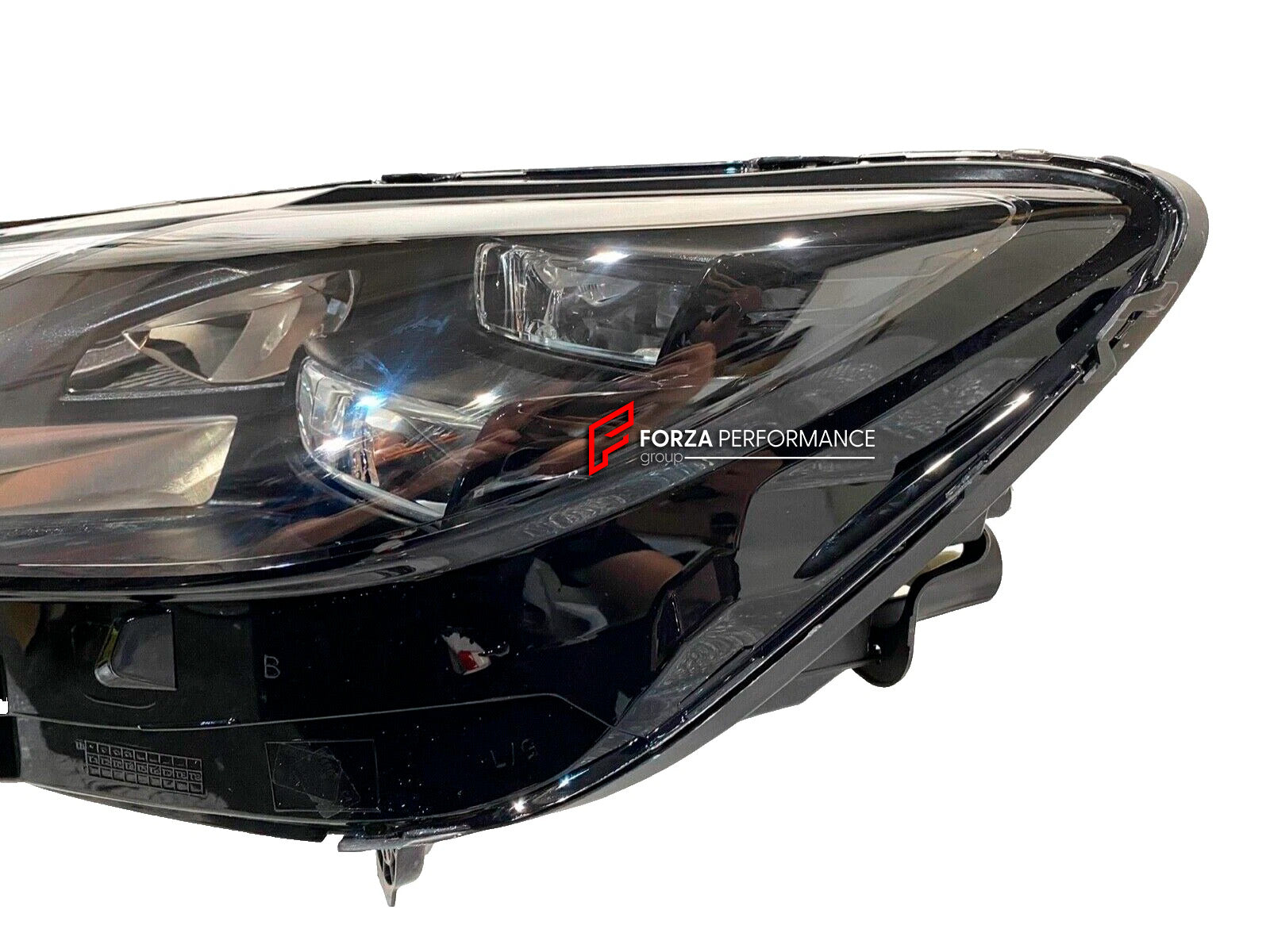 GENUINE FERRARI HEADLIGHTS for FERRARI 296 GTS GTB

Set includes:

RH Headlight
LH Headlight

Part Numbers: 812845, 814903

Note: Professional installation is required.&nbsp;Professional electrician is required.