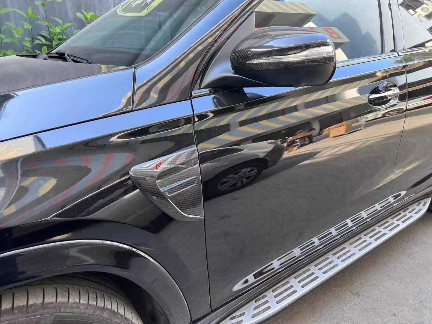 CARBON BODY KIT FOR MERCEDES BENZ GLE COUPE C167

Set includes:

Front lip
Front Canards

Rear Roof Spoiler

Rear Bumper with exhaust tips
Rear Side Canards
Side Fenders
Side Skirts

MATERIAL: Carbon

Payment ►
Visa

Mastercard

PayPal with a credit card (add 4.4% at checkout)
Payoneer
Cryptocurrency
Shipment ►
By express DHL/UPS/TNT/FedEx
To the local international airport
Special line by air
Special line by the sea
To Europe and the UK by train

Please let us know which shipping option you prefer.
