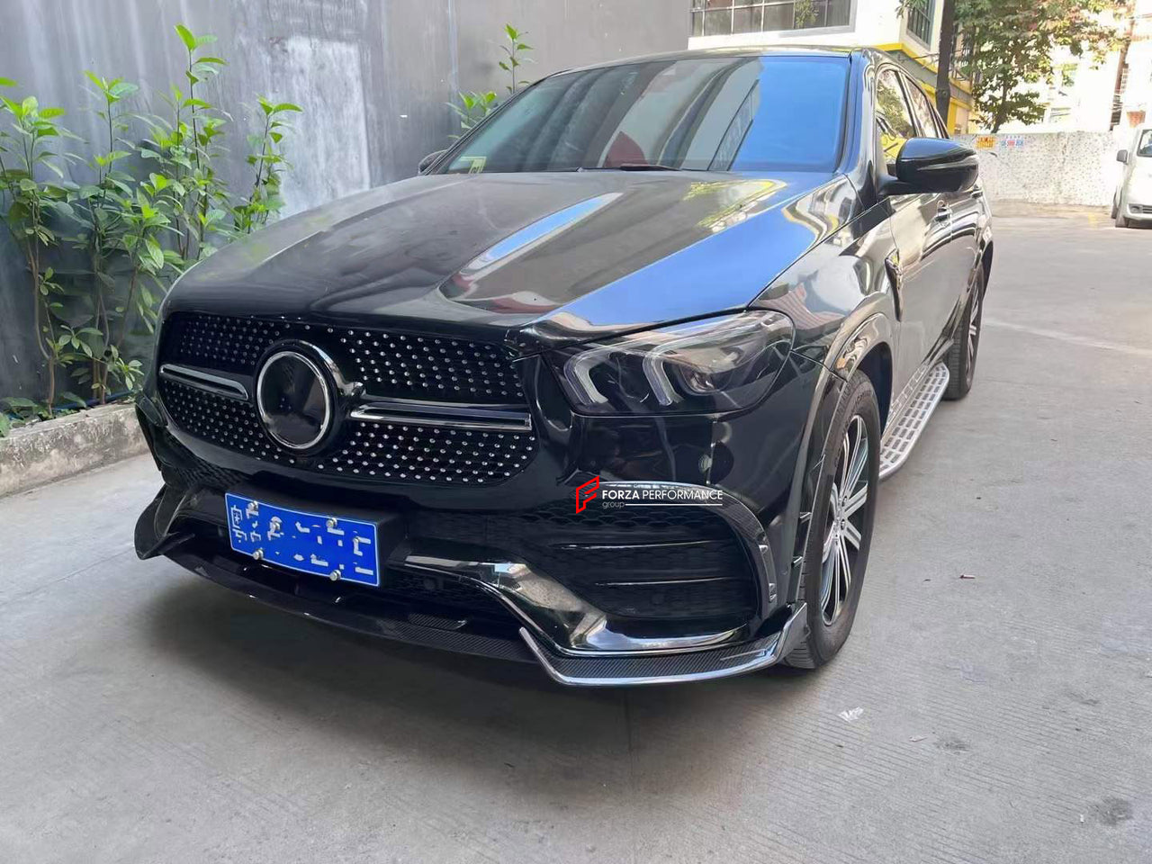 CARBON BODY KIT FOR MERCEDES BENZ GLE COUPE C167

Set includes:

Front lip
Front Canards

Rear Roof Spoiler

Rear Bumper with exhaust tips
Rear Side Canards
Side Fenders
Side Skirts

MATERIAL: Carbon

Payment ►
Visa

Mastercard

PayPal with a credit card (add 4.4% at checkout)
Payoneer
Cryptocurrency
Shipment ►
By express DHL/UPS/TNT/FedEx
To the local international airport
Special line by air
Special line by the sea
To Europe and the UK by train

Please let us know which shipping option you prefer.