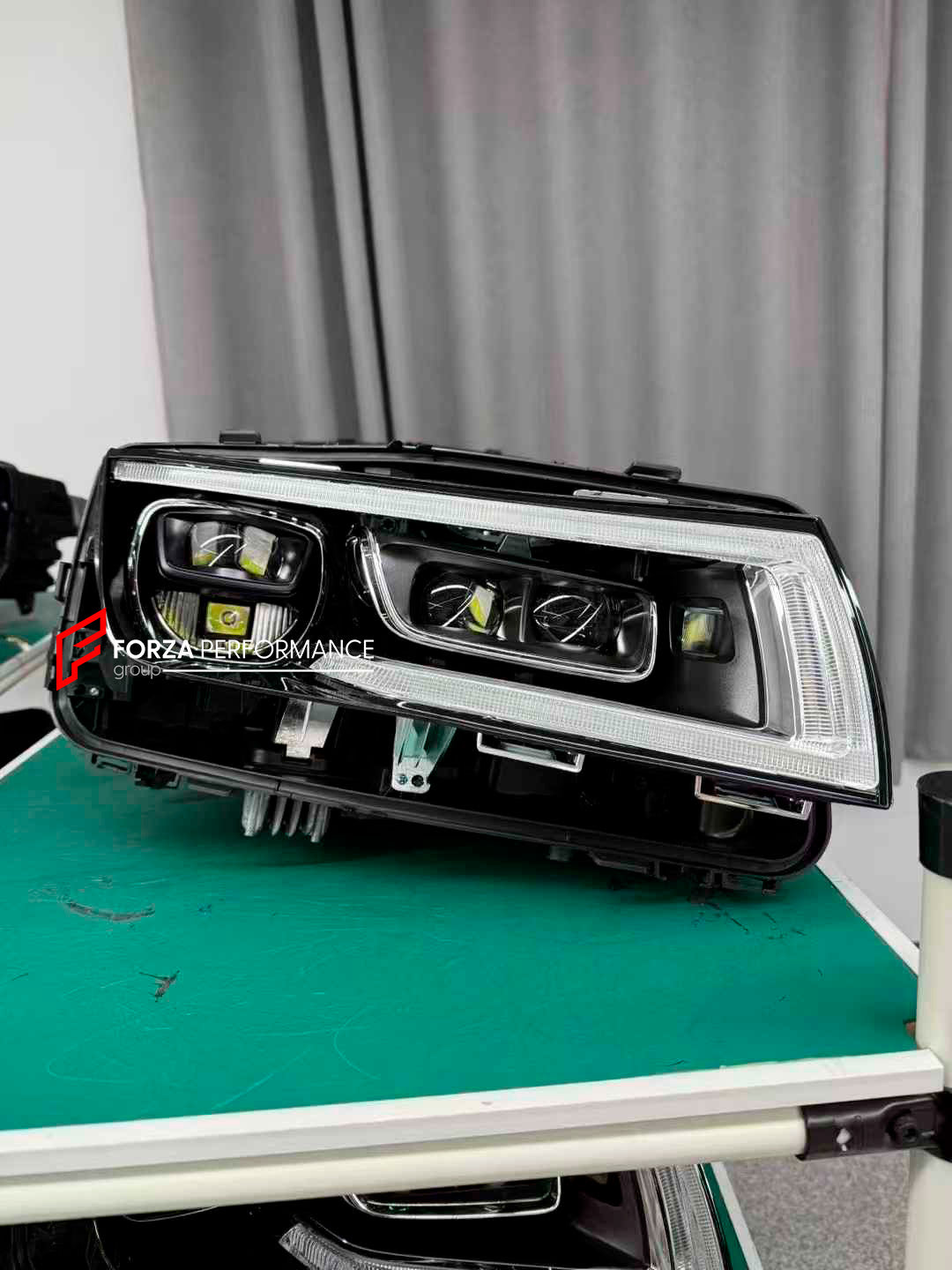 HEADLIGHTS for ROLLS-ROYCE GHOST 2020+ 7486854 

Set includes:

Left and Right Headlights

Note: Professional installation and electrician are required