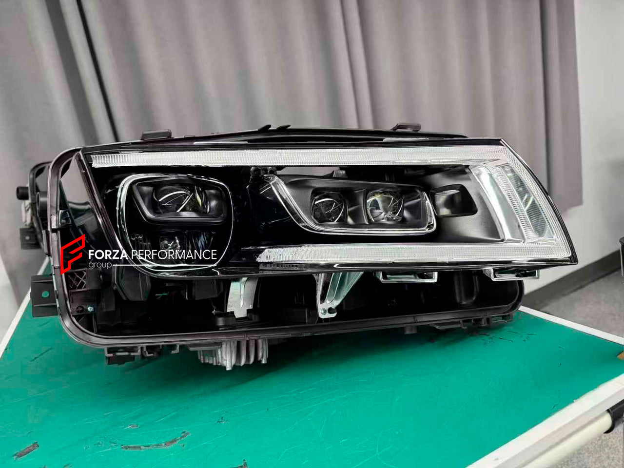 HEADLIGHTS for ROLLS-ROYCE GHOST 2020+ 7486854 

Set includes:

Left and Right Headlights

Note: Professional installation and electrician are required