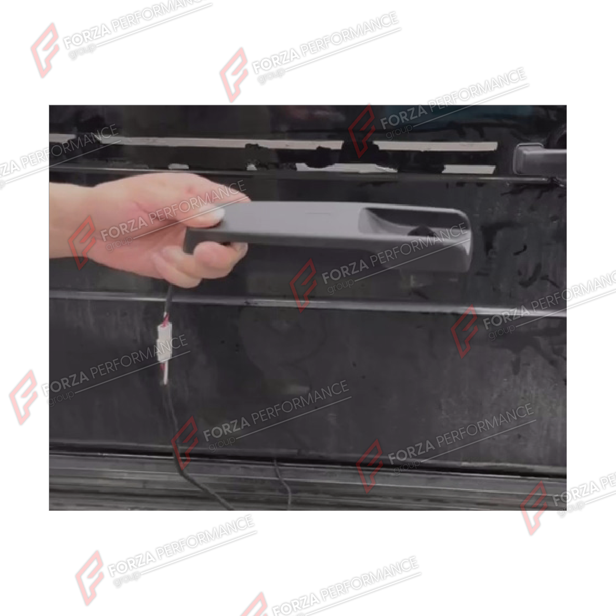 KEYLESS GO ENTRY SYSTEM for MERCEDES-BENZ G-CLASS W463 2008 - 2018

Set includes:
Keyless Go Entry System

Material: Plastic

NOTE: Professional installation is required.