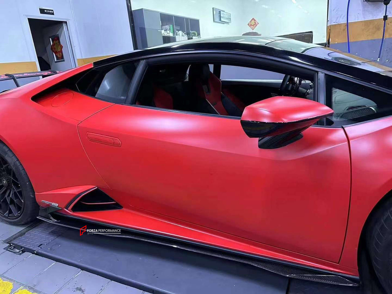 FORZA DRY CARBON SIDE SKIRTS FOR LAMBORGHINI HURACAN EVO RWD