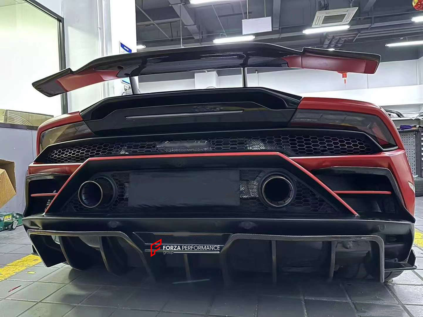 FORZA DRY CARBON REAR DIFFUSER FOR LAMBORGHINI HURACAN EVO RWD