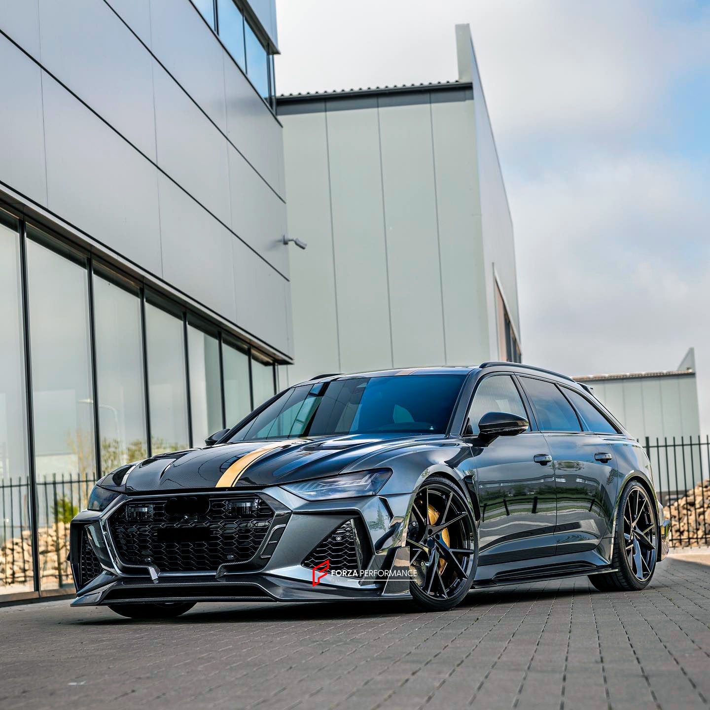 DRY CARBON BODY KIT WITH EXHAUST SYSTEM for AUDI RS6 C8

Set includes:

Front Lip
Front Bumper

Hood / Bonnet
Side Skirts
Roof Spoiler
Rear Diffuser
Exhaust System


Material: Dry Carbon Fiber

NOTE: Professional installation is required
