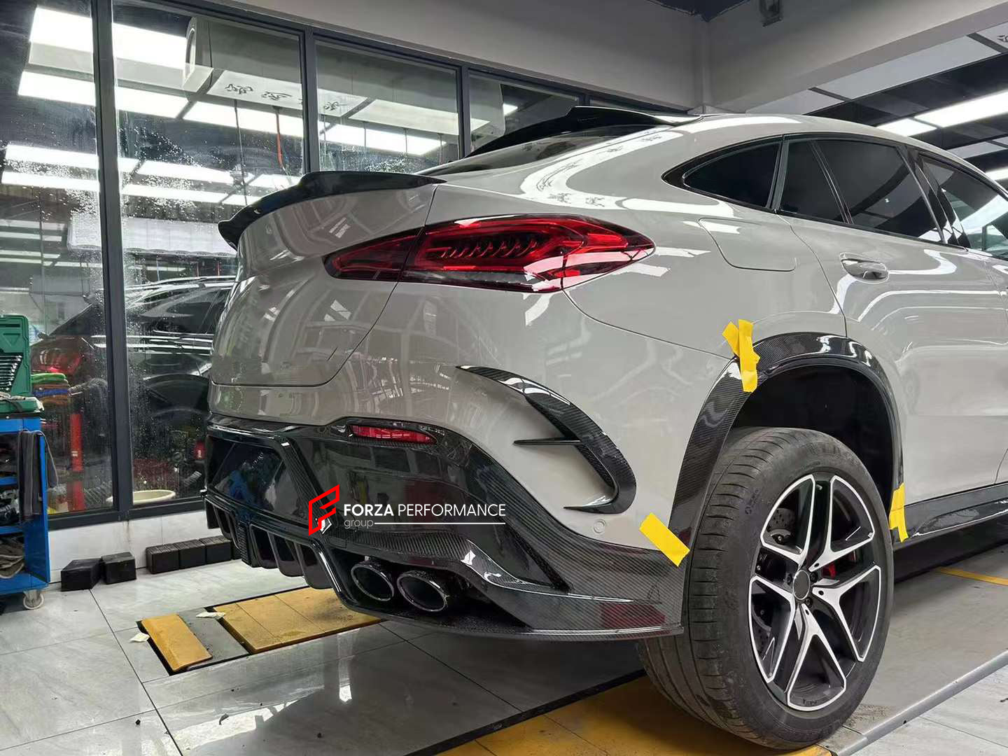 CARBON BODY KIT FOR MERCEDES BENZ GLE COUPE C167

Set includes:

Front lip
Front Canards

Rear Roof Spoiler

Rear Bumper with exhaust tips
Rear Side Canards
Side Fenders
Side Skirts

MATERIAL: Carbon

Payment ►
Visa

Mastercard

PayPal with a credit card (add 4.4% at checkout)
Payoneer
Cryptocurrency
Shipment ►
By express DHL/UPS/TNT/FedEx
To the local international airport
Special line by air
Special line by the sea
To Europe and the UK by train

Please let us know which shipping option you prefer.