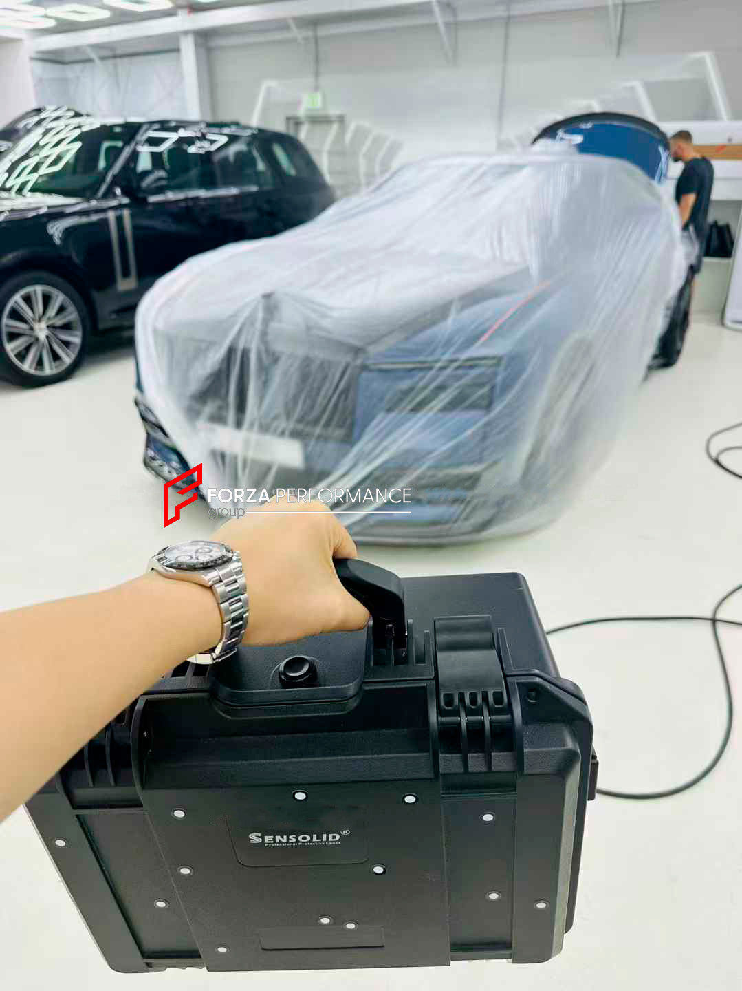  DRY CARBON FIBER BODY KIT for ROLLS ROYCE SPECTRE 2023+ 

Set includes:

Front Lip
Front Bumper Trims
Hood/Bonnet
Side Fender Vents
Side Skirts
Rear Spoiler
Rear Diffuser

Material: Carbon Fiber