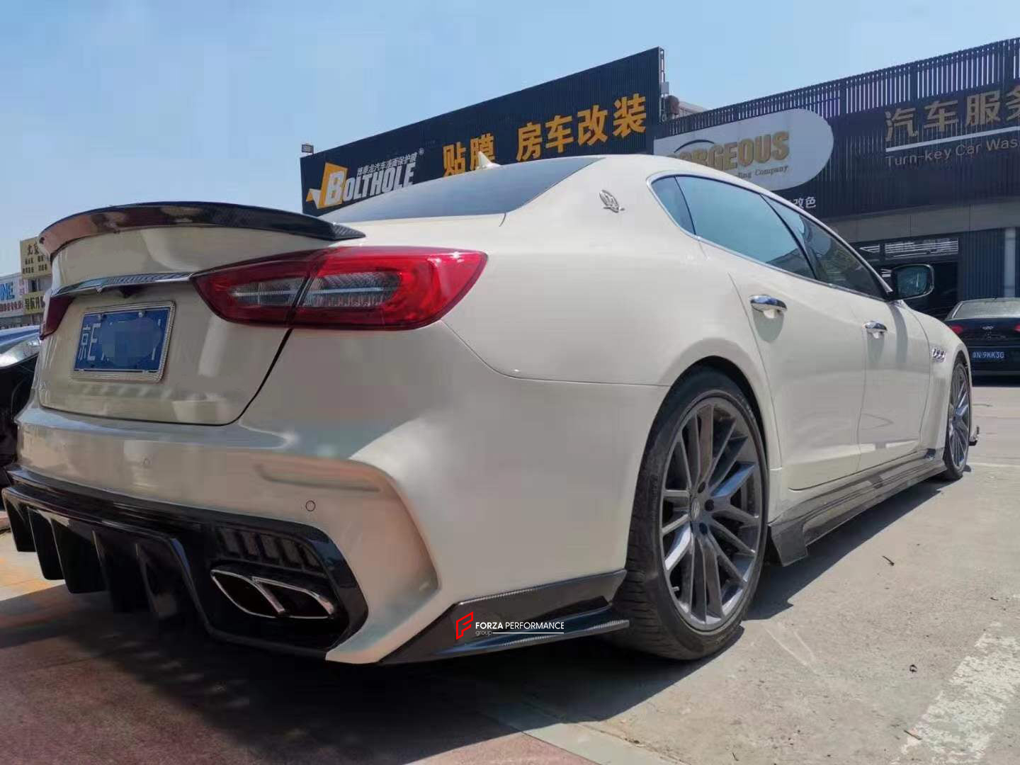 CARBON BODY KIT FOR MASERATI QUATTROPORTE 2013+  Set includes:  Front Bumper Hood Bonnet Side Fenders Side skirts Rear Bumper Spoiler Material: Carbon + Fiberglass