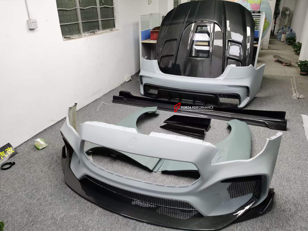 CARBON BODY KIT FOR MASERATI QUATTROPORTE 2013+  Set includes:  Front Bumper Hood Bonnet Side Fenders Side skirts Rear Bumper Spoiler Material: Carbon + Fiberglass