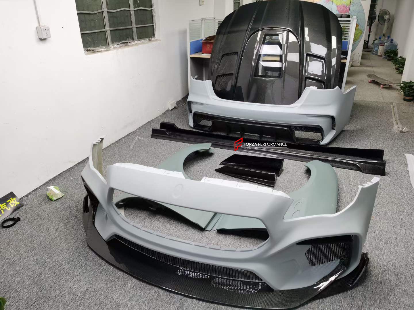 CARBON BODY KIT FOR MASERATI QUATTROPORTE 2013+  Set includes:  Front Bumper Hood Bonnet Side Fenders Side skirts Rear Bumper Spoiler Material: Carbon + Fiberglass