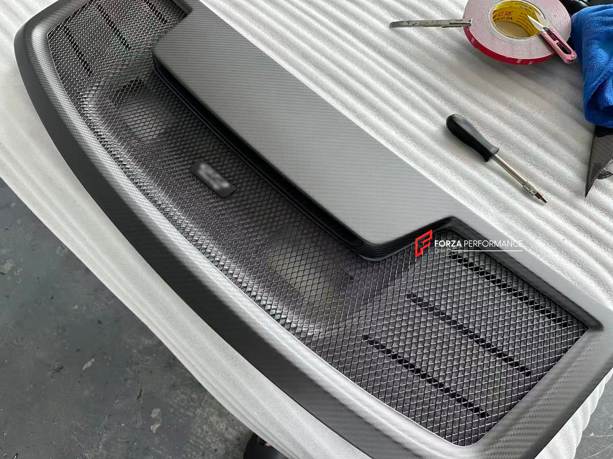 MATTE DRY CARBON REAR DECK LID ENGINE COVER AIR VENT for PORSCHE 911 992.1 CARRERA S 2019 - 2025 FORZA PERFORMANCE Custom Fit
Set includes:

Rear Deck Lid Engine Cover Air Vent
Material: Matte Dry Carbon

NOTE: Professional installation is required.