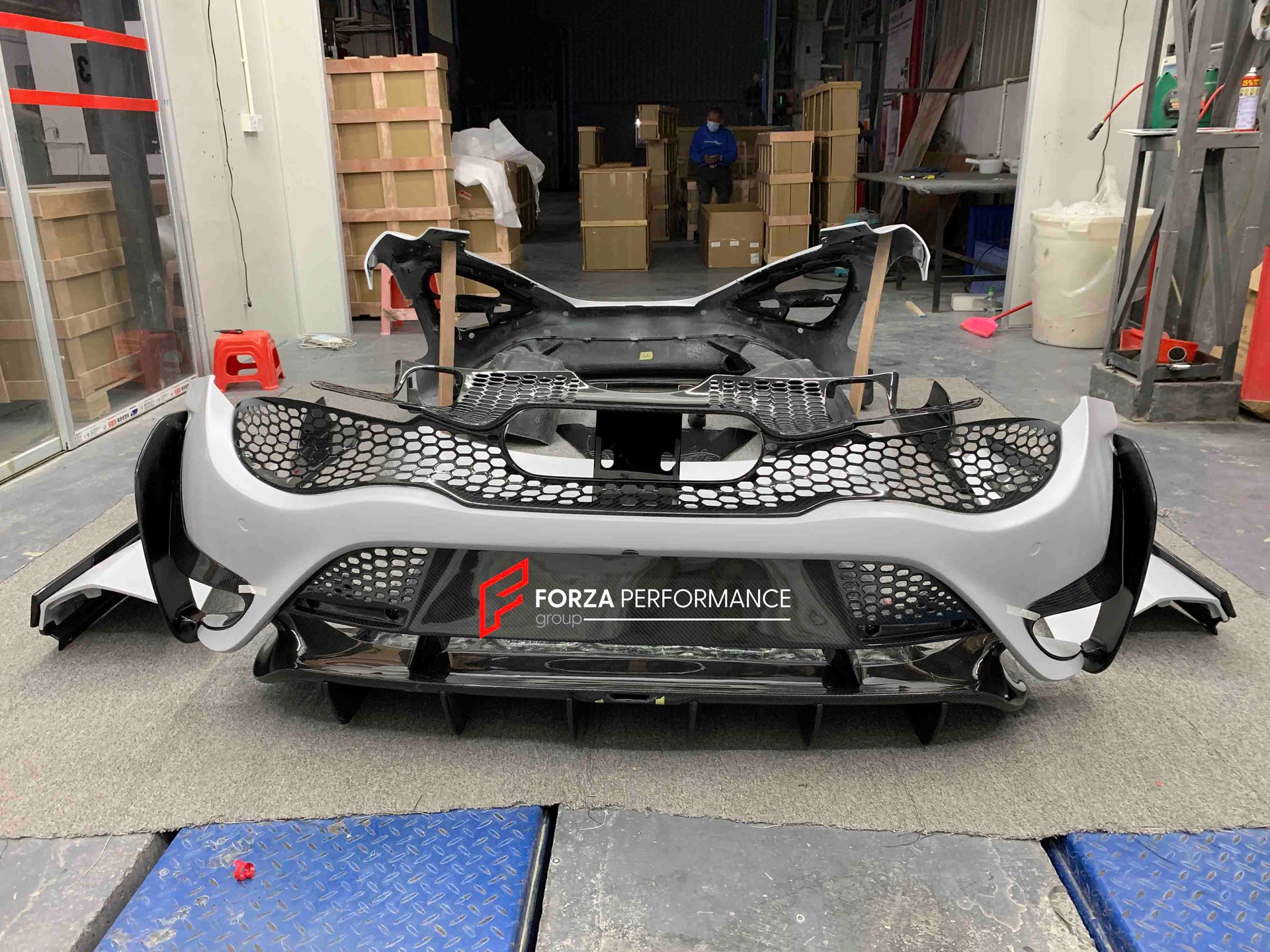 Conversion body kit for McLaren 720S upgrade to 765LT