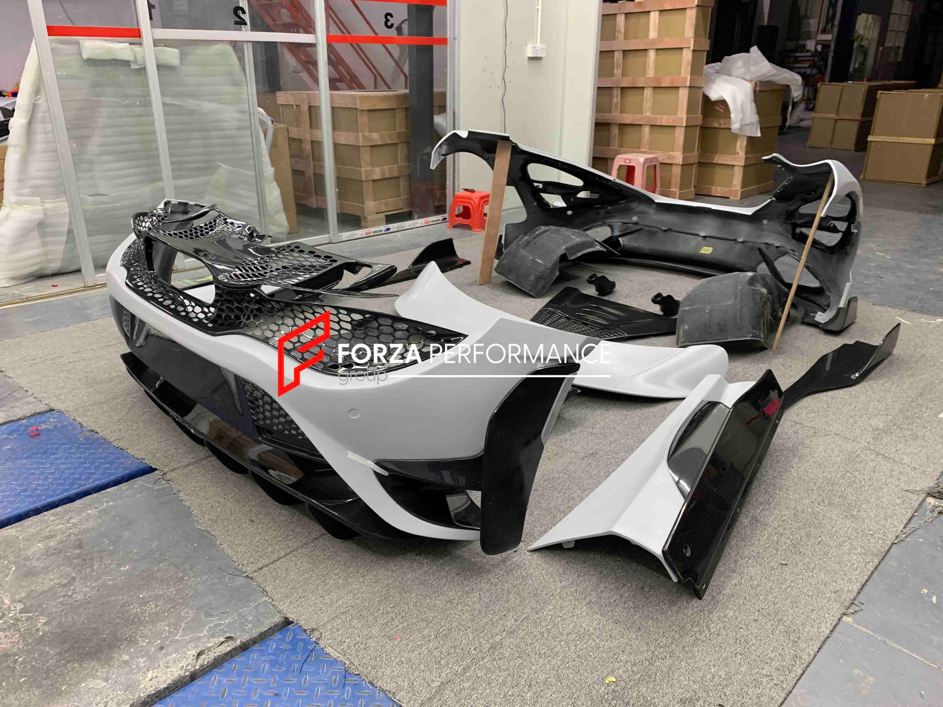Conversion body kit for McLaren 720S upgrade to 765LT