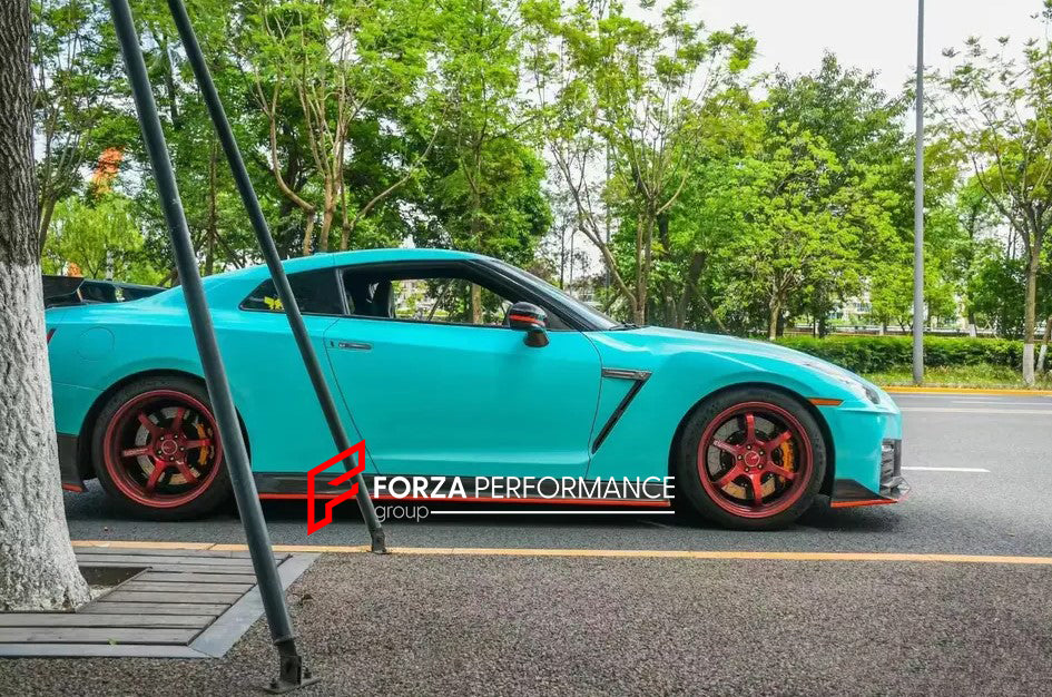 CONVERSION BODY KIT for NISSAN GT-R R35 2007 - 2016 UPGRADE to NISMO FACELIFT

Set includes:

Front Bumper
Front Fenders

Front Grille
Hood
Side Skirts
Rear Vents
Rear Bumper
Rear Spoiler

Material: Carbon Fiber + Plastic

NOTE: Professional installation is required