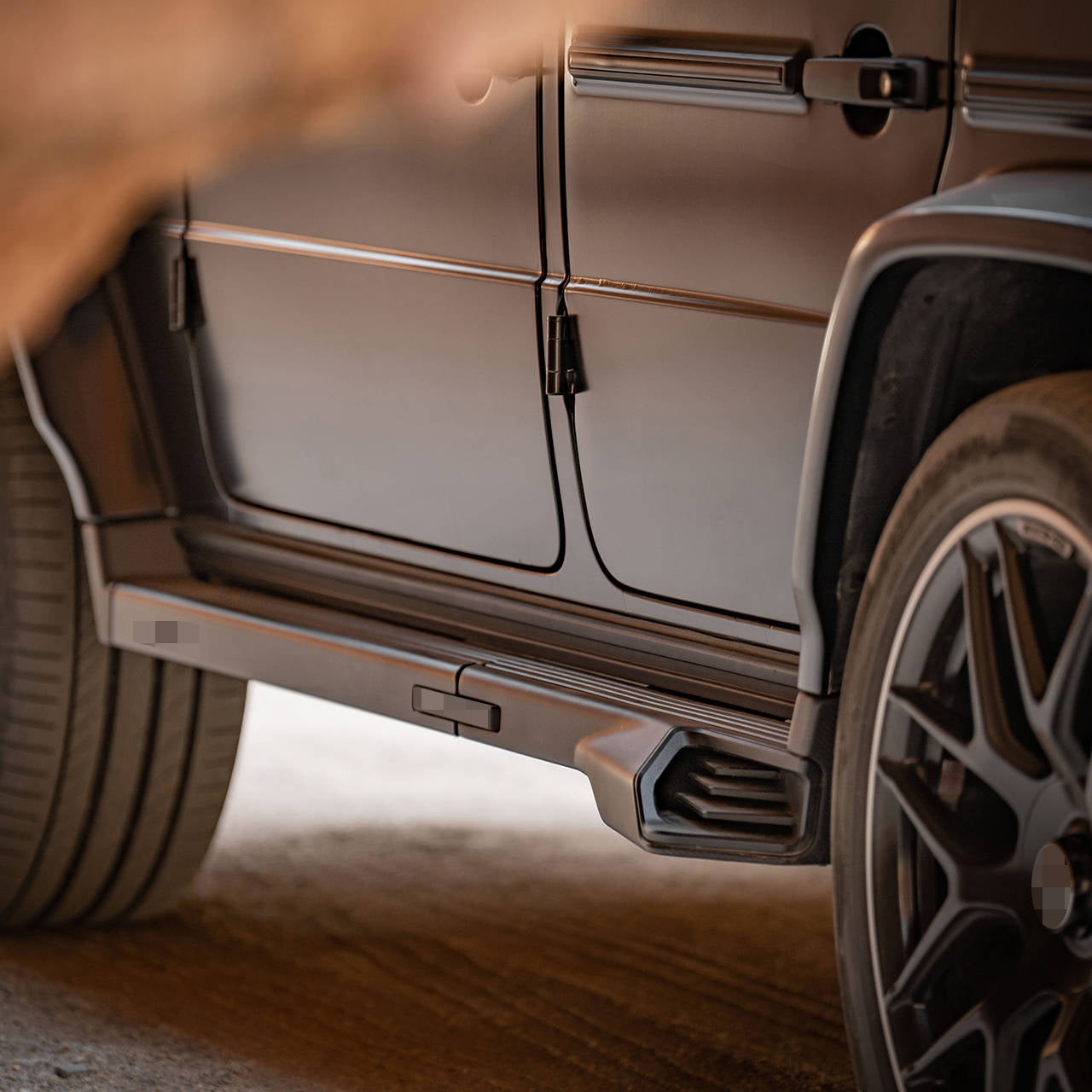 NORLUND ELECTRIC SIDE STEP WITH EXHAUST SYSTEM for MERCEDES-BENZ G-CLASS G63 G500 W463 2018+

Set includes:


Side Step
Exhaust System
Mounting Hardware

Material: Stainless steel

NOTE: Professional installation is required.